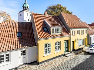 Charmerende byhus i Ærøskøbing – hyggelig gårdhave og moderne komfort