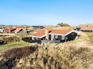 Flot sommerhus på lukket vej med udsigt til Ringkøbing Fjord