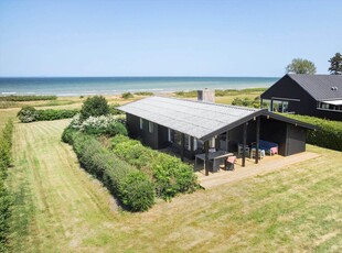 Hyggeligt sommerhus med flot panoramaudsigt til havet