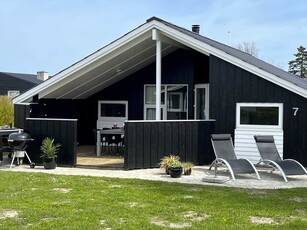 Ny renoveret sommerhus med spa, sauna og skøn beliggenhed ved As Vig strand, Juelsminde