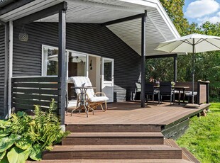 Skønt sommerhus beliggende i rolige omgivelser på indhegnet grund kun 5 min. fra dejlig sandstrand