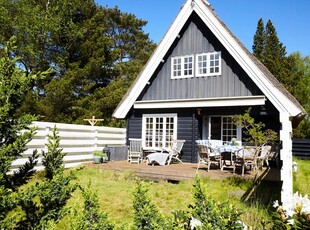 Sommerhus på dejlig naturgrund tæt på god sandstrand