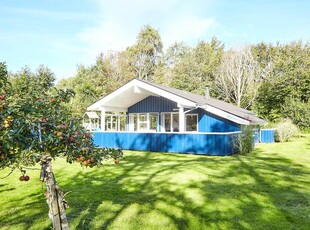 Stort, lækkert sommerhus nær skøn sandstrand