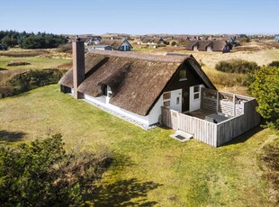 Dejligt sommerhus for enden af lukket vej i Vejlby Klit