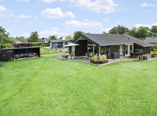 Charmerende sommerhus lige ved fjorden