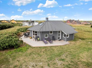 Arkitekttegnet sommerhus nær Agger Strand