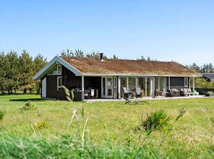 Attraktivt sommerhus indrettet med kvalitet og god stil