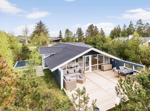 Dejligt sommerhus med sauna og solterrasse 100 meter fra stranden