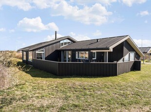 Flot og rummeligt sommerhus med fantastisk beliggenhed i Nørlev Strand!