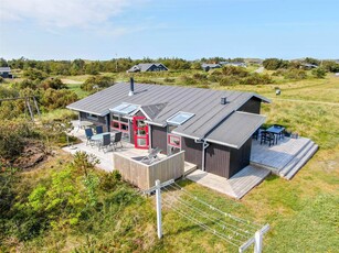 Hyggeligt, moderne sommerhus på skøn naturgrund i Klegod