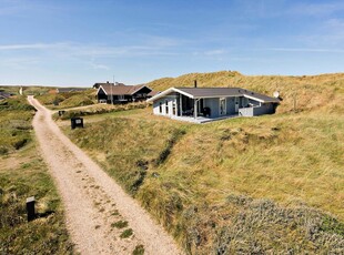 Hyggeligt træsommerhus med skøn udsigt til Ringkøbing Fjord