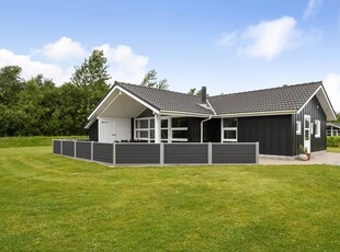 Velindrettet sommerhus med spa, sauna og familievenlig planløsning