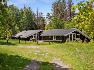 Nyrenoveret sommerhus i nordisk stil – med spa, sauna og swimmingpool