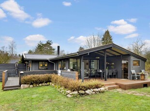 Skønt sommerhus med sauna og vildmarksbad på terrassen