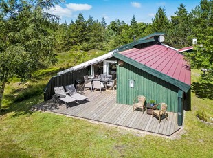 Skønt sommerhus på stor naturgrund i Kongsmark