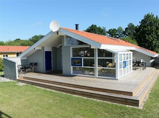 Sommerhusidyl med spa og sauna i Pøt Strandby