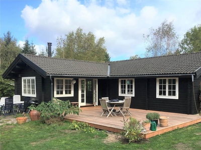 Skønt sommerhus nær dejlig sandstrand