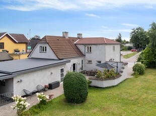 220 M2 MURERMESTERVILLA MED DOBBELT CARPORT OG 48 M2 VÆRKSTED