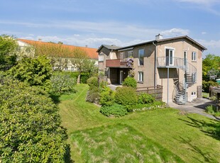 CHARMERENDE VILLA MED STOR TERRASSE OG HAVE I ATTRAKTIVT KVARTER - TÆT PÅ ØRESUND