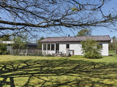 Hyggeligt sommerhus med sauna og kort gåafstand til Skaven Strand