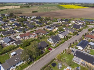 32223050 Druevej 19 - Gedigen og stor villa med garage og central beliggenhed