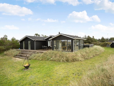 Superhyggeligt sommerhus med skønt terrassemiljø