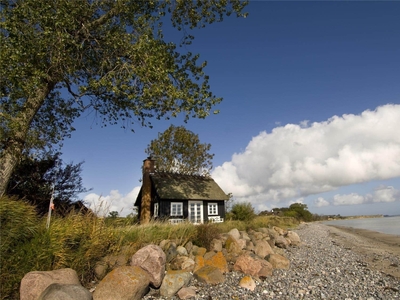 Tættere på vandet kommer man ikke. Sommerhus for to i strandkanten