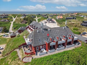 Hyggelig 1. sals lejlighed i Henne Strand tæt på både strand og by