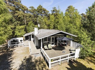 Indbydende sommerhus i træ