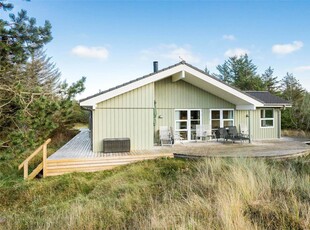 Pragtfuldt sommerhus på dejlig stor naturgrund i gåafstand til Vesterhavet