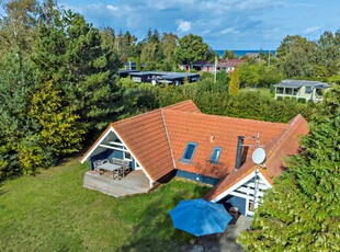 Skønt sommerhus kun 150 meter fra børnevenlige Ulvshale Strand