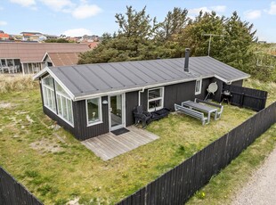 Stilfuldt indrettet sommerhus midt i Nr. Vorupør