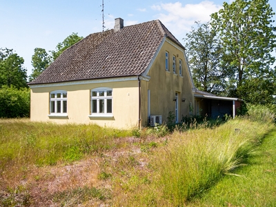 FAMILIEVENLIG VILLA I NATUREN