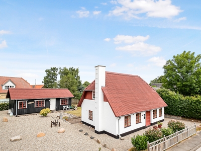 INDBYDENDE OG VELHOLDT VILLA I IDYLLISKE OMGIVELSER