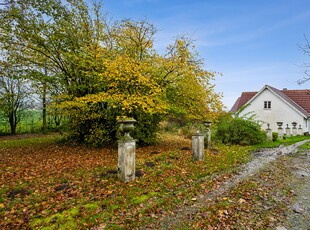 6962105 Brokbjergvej 3 - Charmerende landejendom med potentiale og plads til flere familier