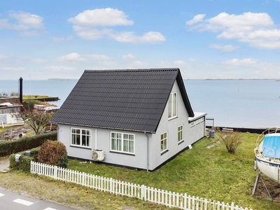 6002222 Gåbense Strandvej 20 - Et paradis ved vandet, hvor hver dag starter og slutter med en betagende ud