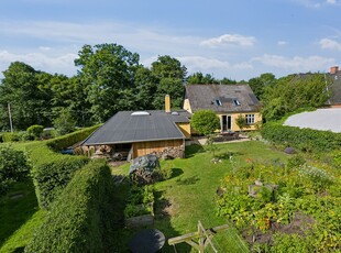 HYGGELIGT HUS MED ATELIER I BALLE; PERFEKT TIL BØRNEFAMILIEN