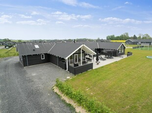 Sommerhus - 30 personer - Strandbakken