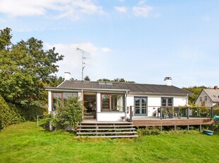 VILLA MED 230 ETAGEMETER, GULVVARME, MASSER AF LYS OG FANTASTISK TERRASSE