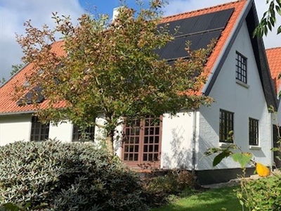 8 værelses villa