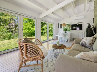 CHARMERENDE OG VELHOLDT SOMMERHUS VED UDSHOLT STRAND