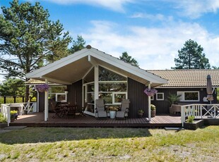 Tæt på badestrand og i fredelige omgivelser