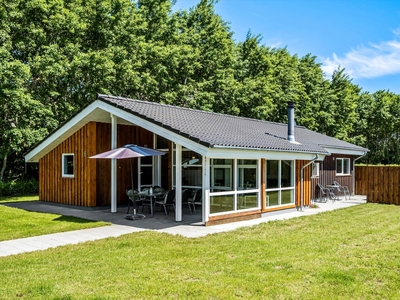 Fantastisk, flot og moderne sommerhus på en hyggelig havegrund