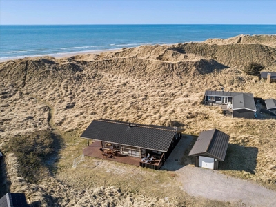 Yderst velbeliggende sommerhus med 100 meter til stranden