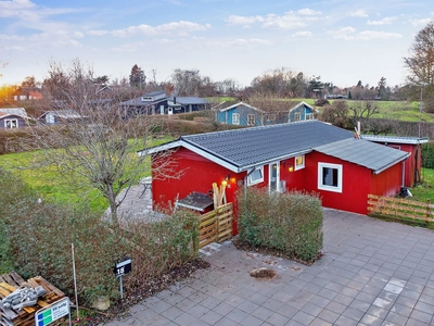 INDFLYTNINGSKLART SOMMERHUS TÆT PÅ FJORDEN