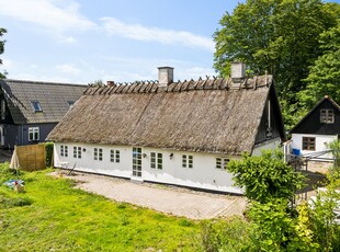 CHARMERENDE OG RENOVERET EJENDOM I FREDELIGE OMGIVELSER