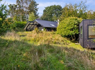 SOMMERHUS PÅ SKØN GRUND I FANTASTISKE OMGIVELSER