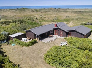 Dejligt sommerhus med panoramaudsigt over klitterne og Vesterhavet.