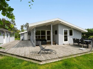 Familieegnet sommerhus med velindrettet anneks og skønt terrassemiljø