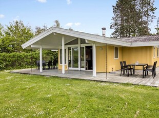 Hyggeligt sommerhus tæt på Stoense Udflytter strand